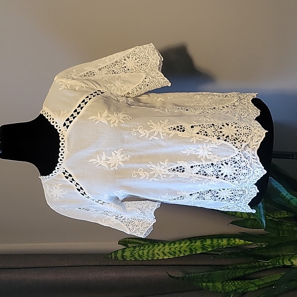E. SSUE Embroidered Linen & Lace Blouse